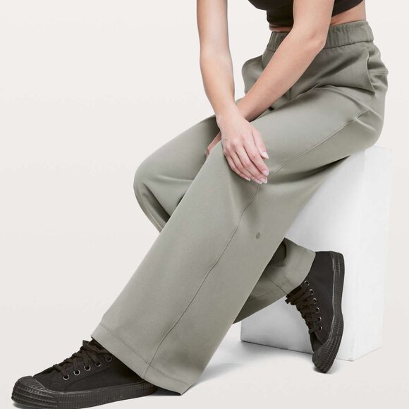 lululemon athletica Pants - NEW Lululemon On The Fly Pant *Wide Leg Woven 31.5" Grey Sage size 8